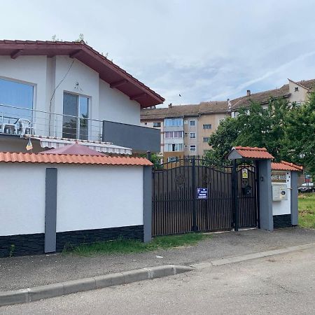 White House Guest House Hunedoara Exterior photo